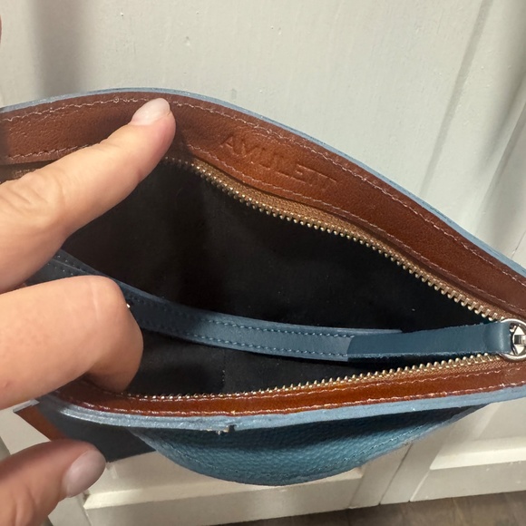 Amulet Crossbody with attached wallet in blue - Picture 2 of 4